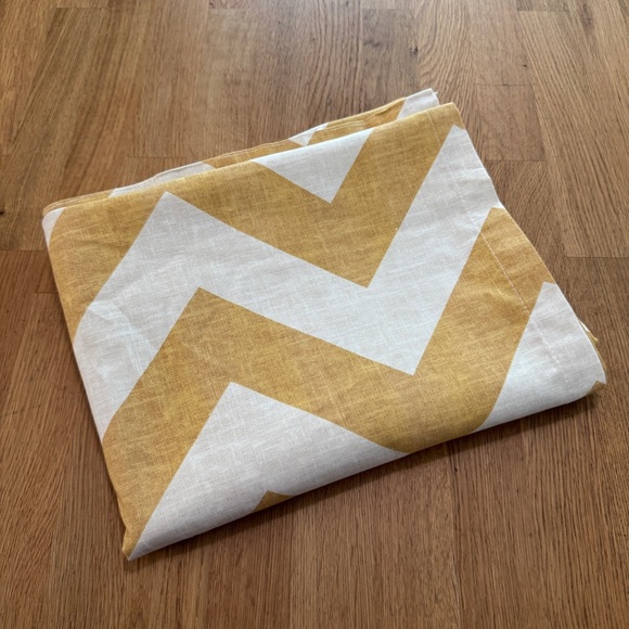 West Elm ONE White and Mustard Chevron Pattern 100% Cotton Panel 48in x 84in - Picture 1 of 7